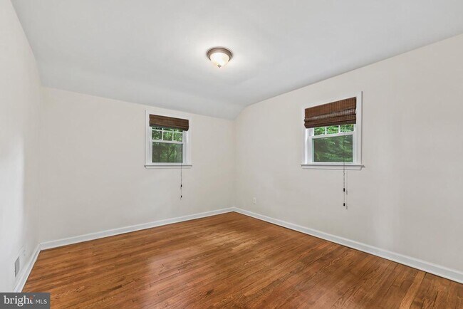 Building Photo - 2722 Woodley Pl