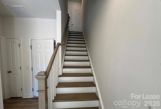 Building Photo - 5009 Layman Dr