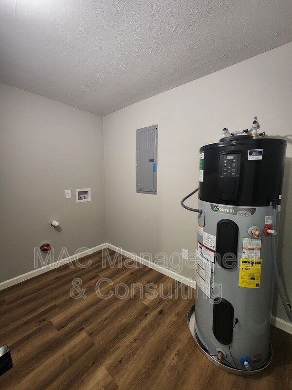 Building Photo - 4680 S Grundy Quarles Hwy