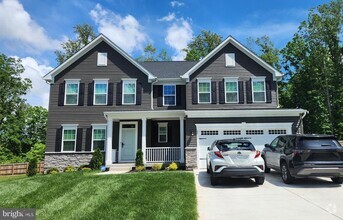Building Photo - 8703 Davis Ct