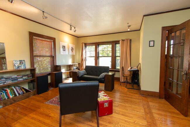 Building Photo - 1645 Kentucky St