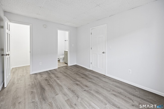 Building Photo - 70 Center St