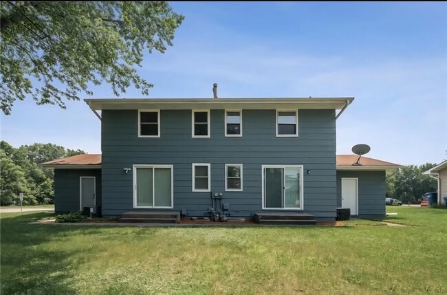 Building Photo - 715 Circle Dr