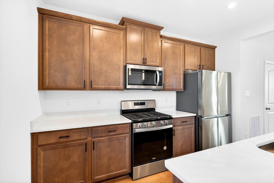 Building Photo - 600 Dana Dr