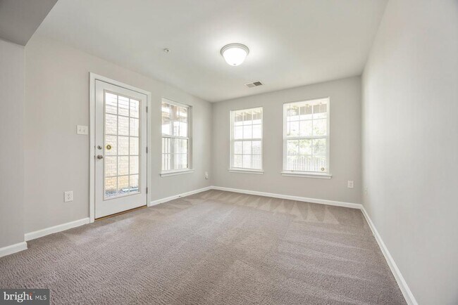 Building Photo - 947 Chase Walk