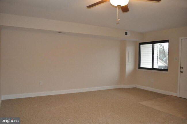 Building Photo - 4141 Meadowland Ct