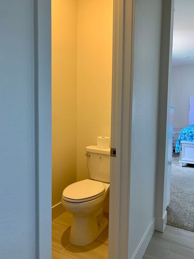 Building Photo - 4 Bedroom Home in Hollister with 3 Full Bathrooms and Central A/C