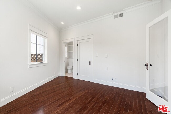 Building Photo - 2347 Parnell Ave