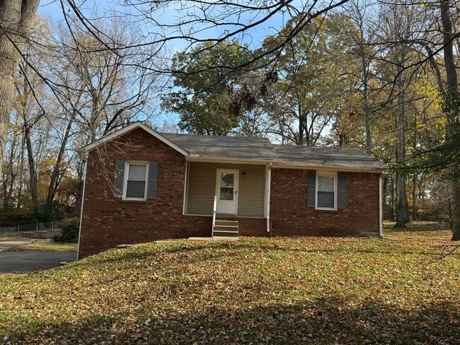 Primary Photo - Charming 3 bd/2 ba with Basement!! Home Ne...