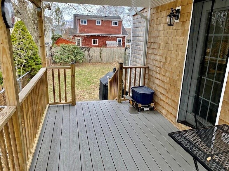 Side entrance - 4 Curry Ave