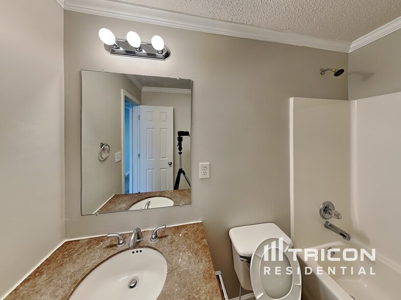 Building Photo - 102 Bonnabel Ct