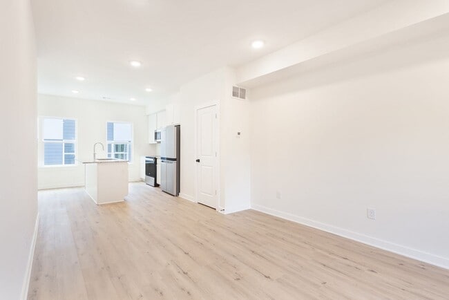 Building Photo - $500 Move In Special: Newly Constructed 3/3.5 located in Chosewood Park!