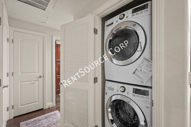 Building Photo - 12044 Hoffman St