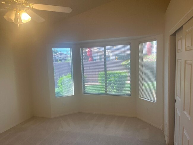 Building Photo - 55+ 2 Bed 2 bath home!