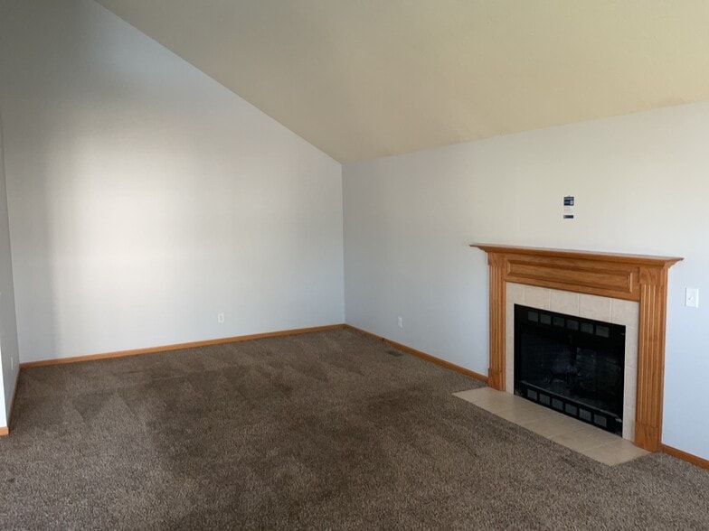 Building Photo - 948 Bradley Ln