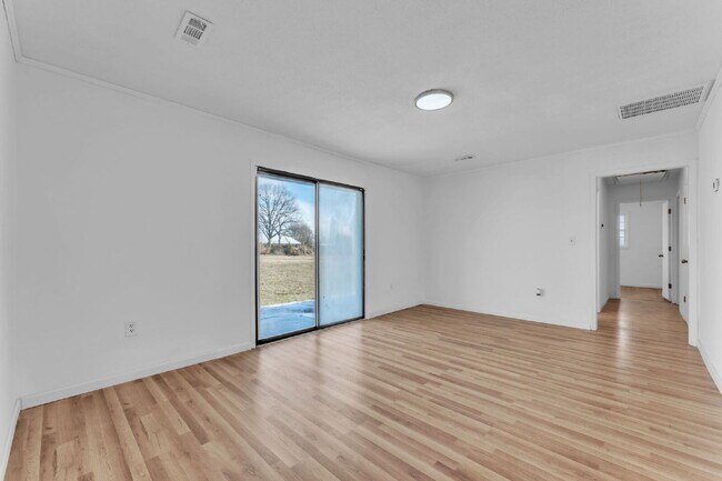 Building Photo - Spacious 3BR Ranch on Over Half an Acre in Seneca! $1,700/mo rent