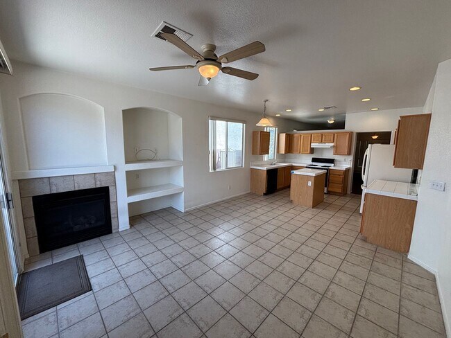 Building Photo - Beautiful 3Bed/2Bath Single Story Home loc...