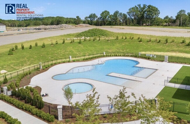 Building Photo - Like new 3 bd townhome in Smyrna with garage!