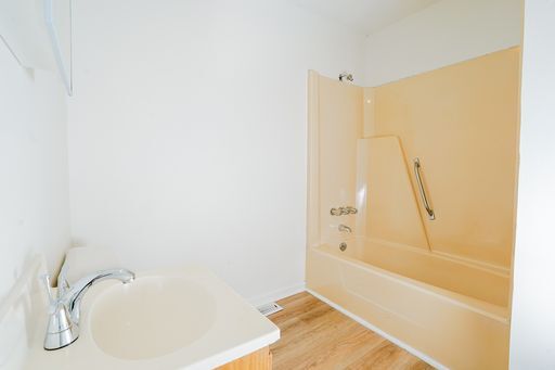 Building Photo - Charming Renovated 1-Bedroom Apartment in ...