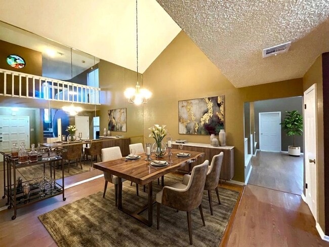 Building Photo - *MOVE IN SPECIAL* 2 Bedroom Garden Style Villa Home In A Prime Location – Near Shopping & Dining!