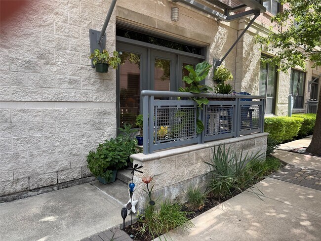 Building Photo - 1901 Post Oak Blvd