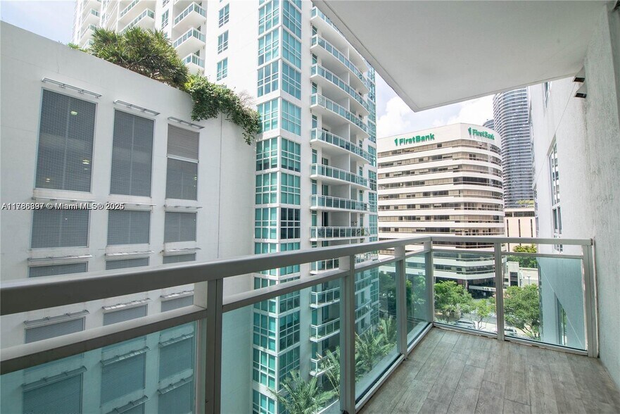 Building Photo - 950 Brickell Bay Dr