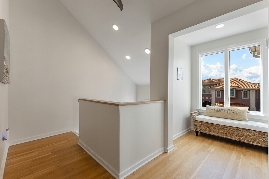 Building Photo - 7600 Bayshore Dr