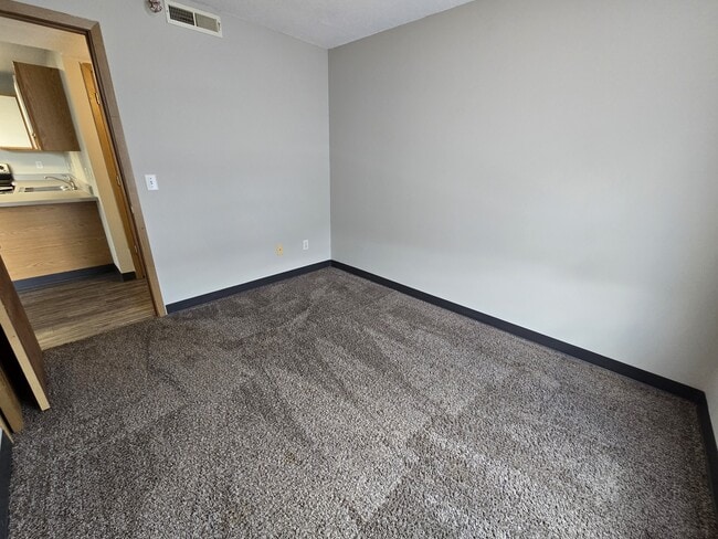 Building Photo - 60 Miller Ave SW