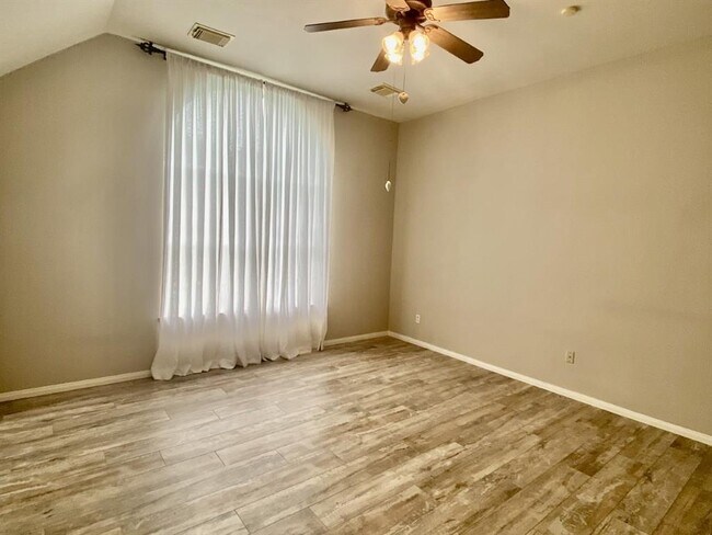 Building Photo - 7807 Highland Glen Dr