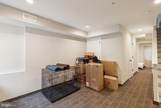 Building Photo - 1510 N Hollywood St