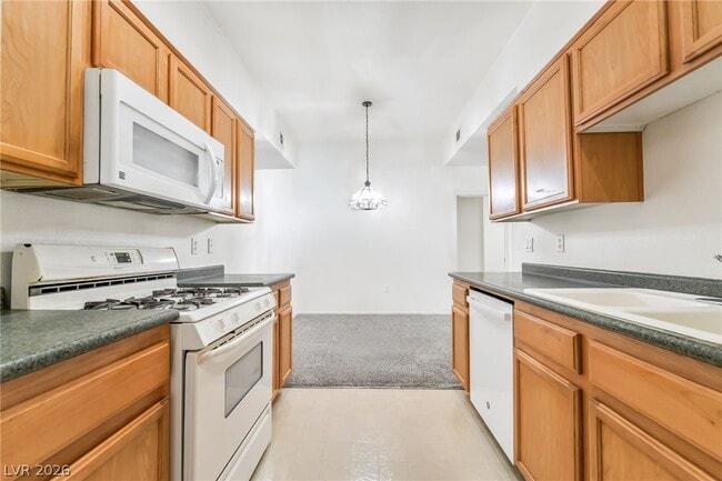 Building Photo - 2305 W Horizon Ridge Pkwy