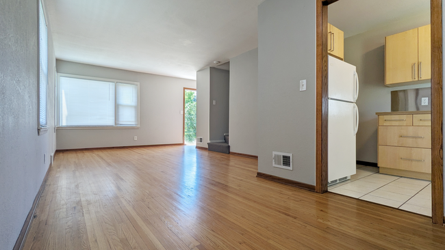 Building Photo - 117 19th St SE