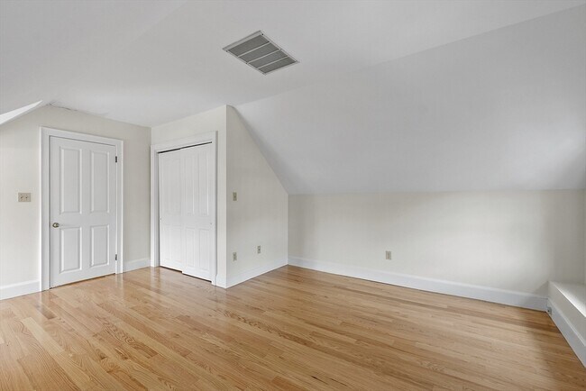 Building Photo - 150 Summer St