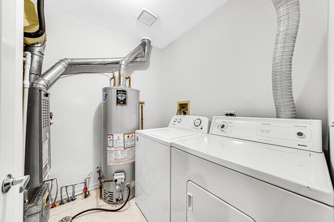 Building Photo - 1257 N Streamwood Ln