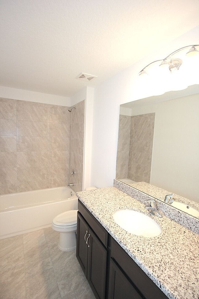 Building Photo - Spacious 4 Bed 2 Bath 2 Car Townhome Built in 2022 in Palm Coast!