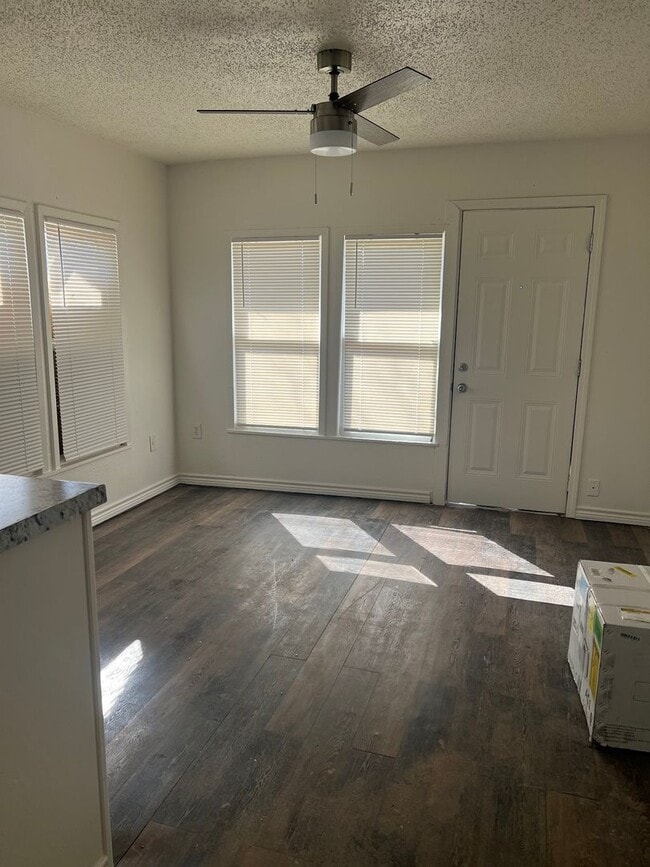 Building Photo - One Bedroom!