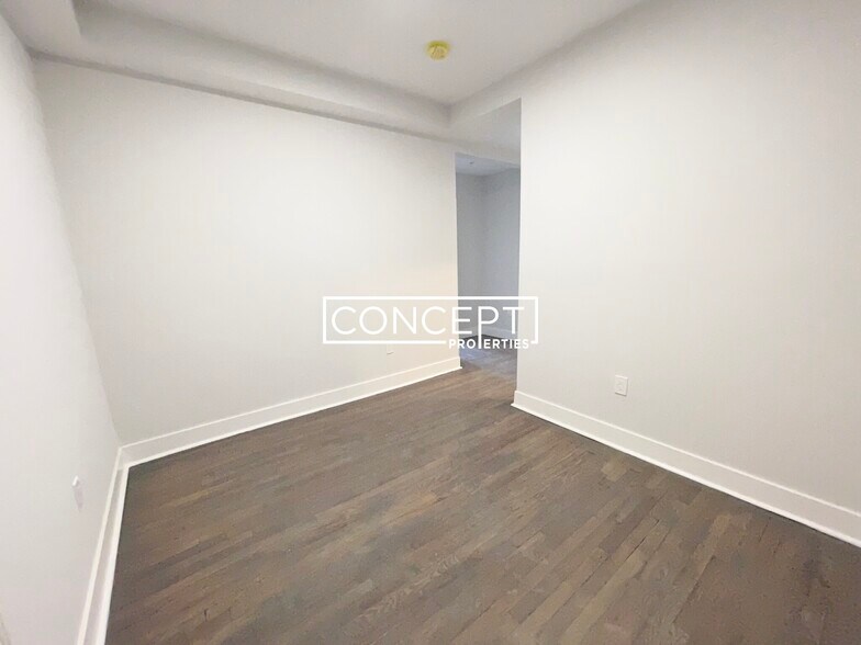 Building Photo - 81 Park Dr