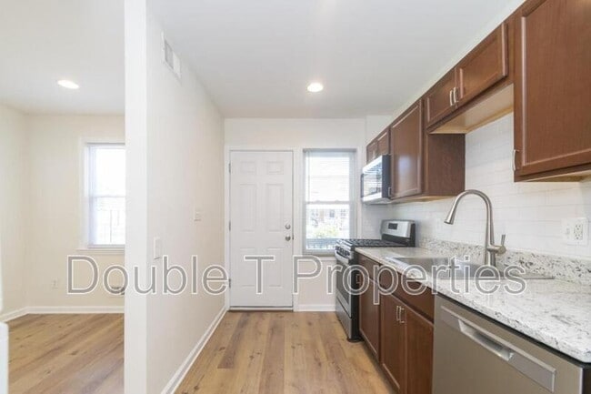 Building Photo - 3033 Seamon Ave