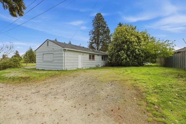 Building Photo - 3416 S Thompson Ave