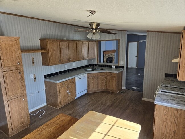 Building Photo - Owner financing available