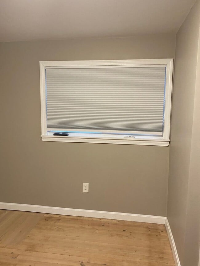 Building Photo - Waterfront Cottage in Oakland Beach