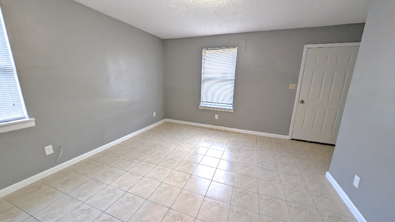 Building Photo - 1007 Winton Ave