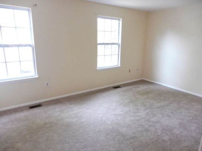 Building Photo - Spacious Townhome in Gaithersburg