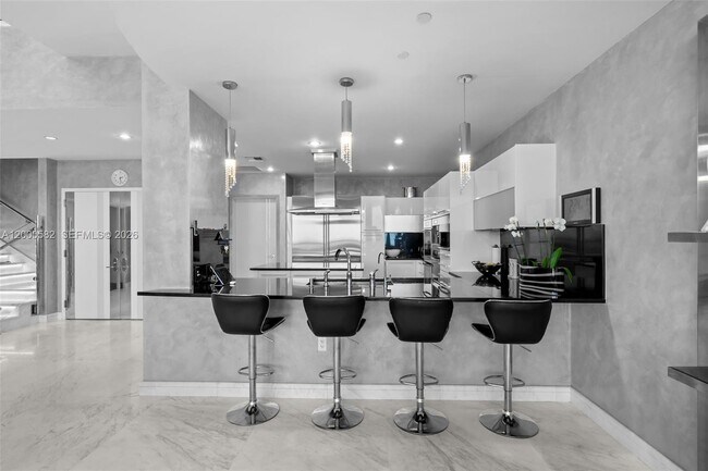 Building Photo - 17121 Collins Ave