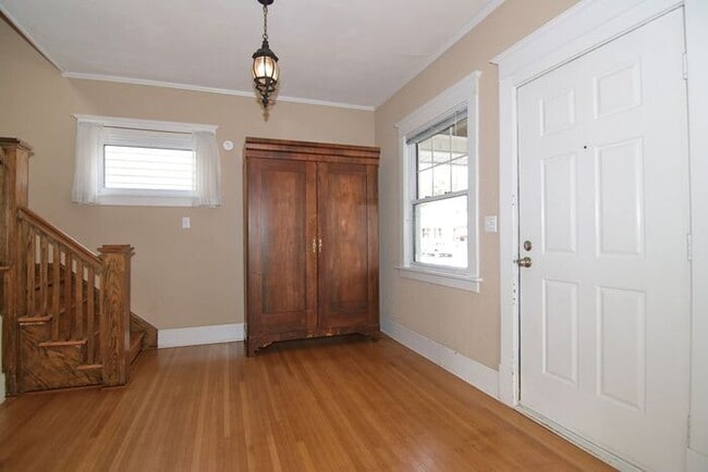 Building Photo - Great Location Steps From Main Street in Speedway!