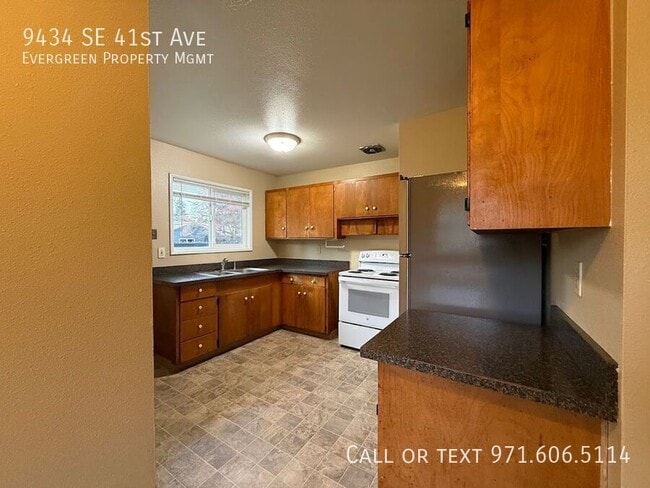 Building Photo - 9434 SE 41st Ave
