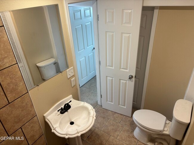 Building Photo - 3527 E Missouri Ave