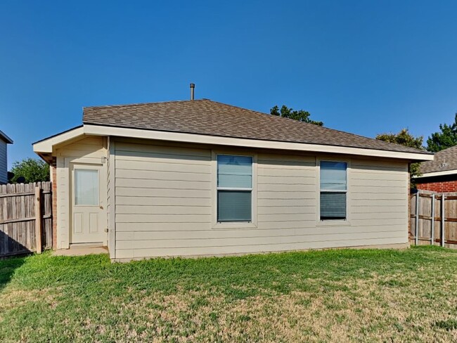 Building Photo - Darling Home in Keller ISD! READY FOR MOVE...