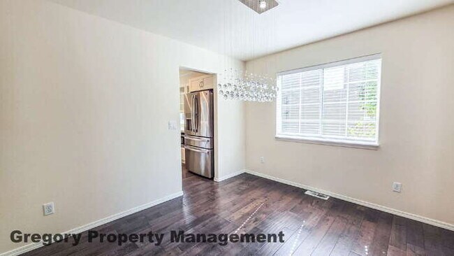 Building Photo - Light and Bright Home in the Desirable Upland View Neighborhood