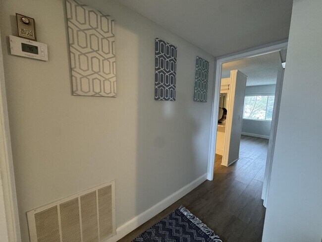 Building Photo - 1310 NE 14th Ct